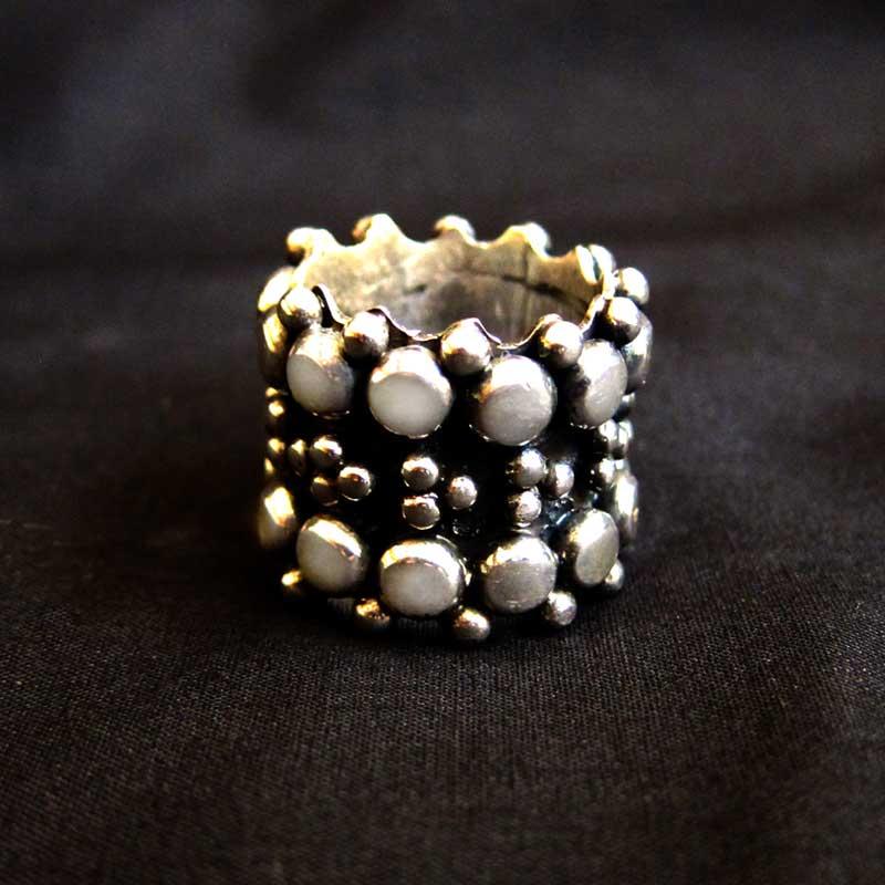 925 Sterling Silver vs Silver-Plated Jewelry: What Buyers Need to Know